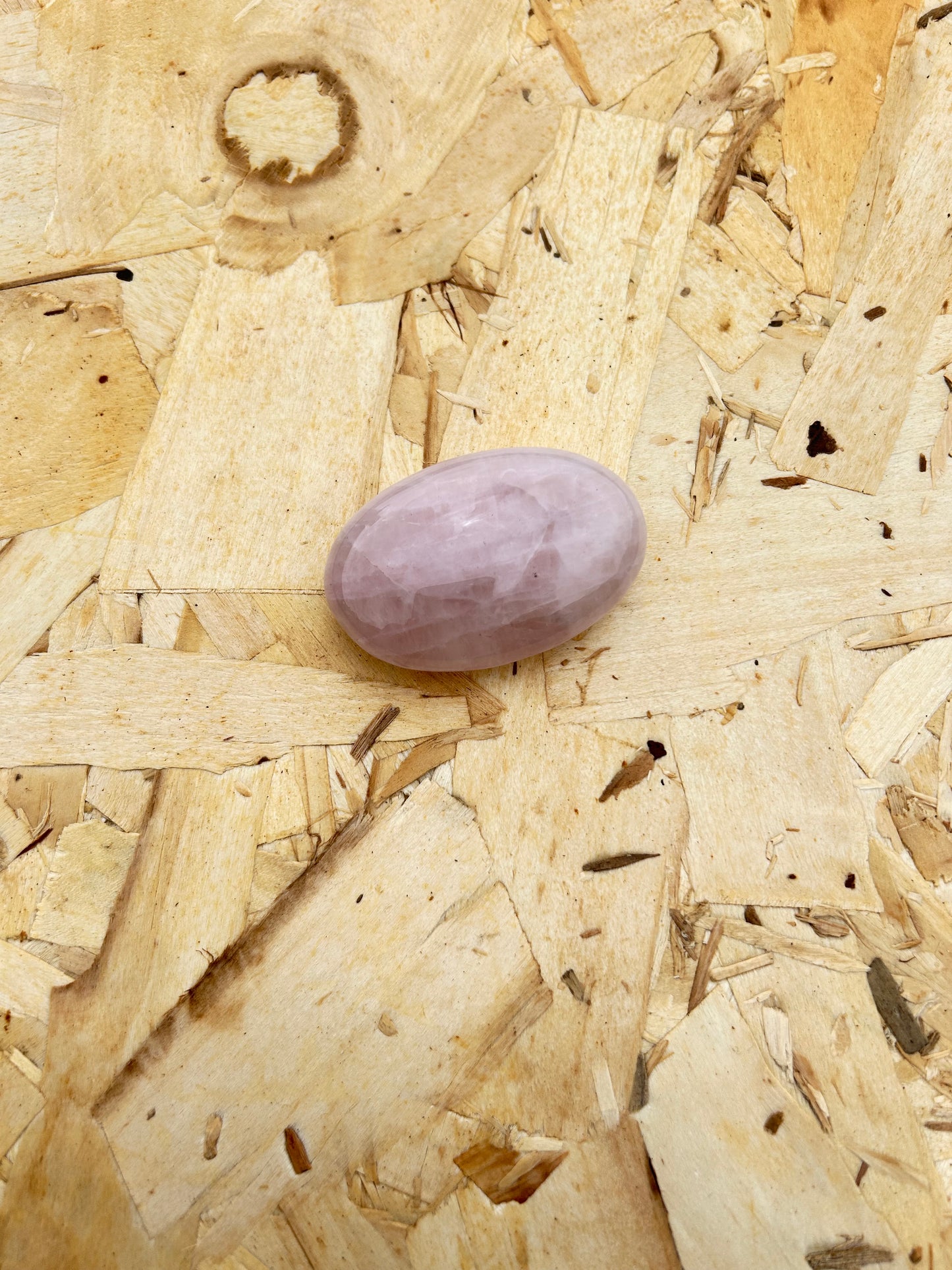 Quartzo Rosa: A Pedra do Amor e da Harmonia