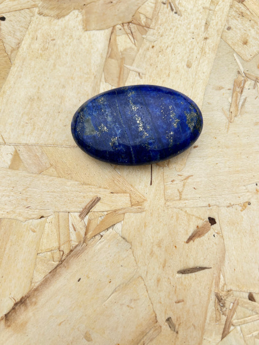 Lápis-Lazúli: A Pedra da Sabedoria e da Intuição