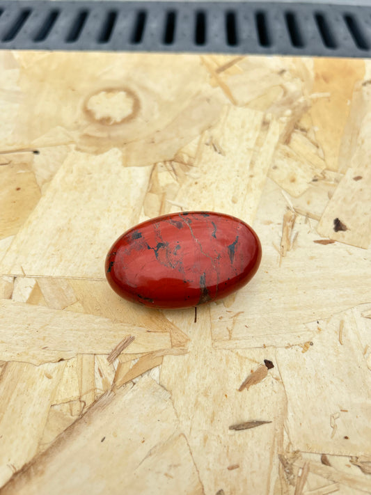 Jaspe Vermelho: A Pedra da Vitalidade e Coragem