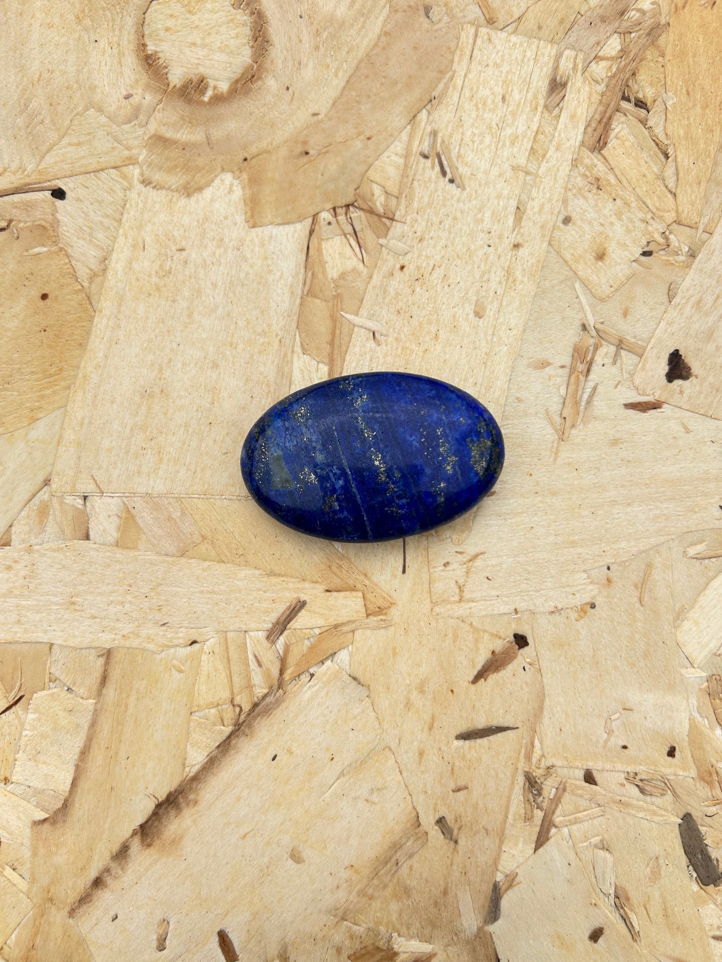 Lápis-Lazúli: A Pedra da Sabedoria e da Intuição