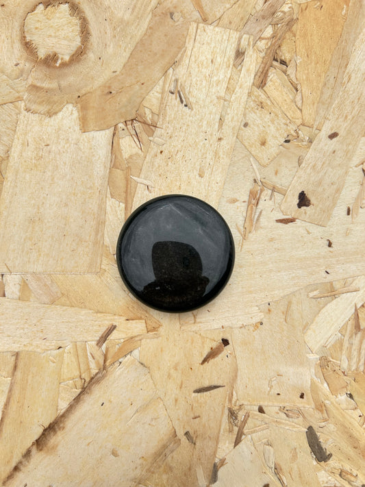Obsidiana Preta: A Pedra da Proteção e Verdade Interior